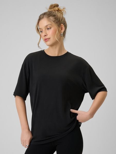 4F T-shirt loose z modalem damski - czarny M. Czarne t-shirty 4f, m, bez wzorów, bez kołnierzyka, bez ramiączek. Za 89,99 zł.