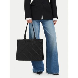 Torebka JENNY. Czarne shopper bag Jenny, bez wzorów, bez dodatków. Za 159,99 zł.
