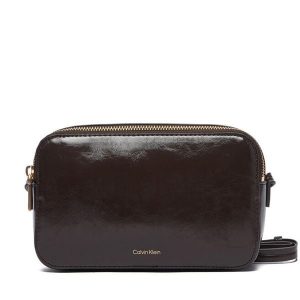 Torebka Calvin Klein. Brązowe listonoszki Calvin Klein, bez wzorów, bez dodatków. Za 409,99 zł.