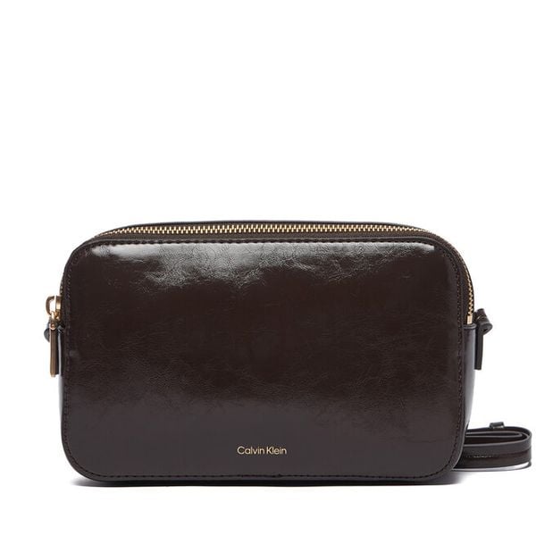 Torebka Calvin Klein. Brązowe listonoszki Calvin Klein, bez wzorów, bez dodatków. Za 409,99 zł.
