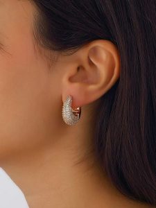 Nakkash Pozłacane kolczyki z cyrkoniami rozmiar: onesize. Żółte kolczyki Nakkash, z cyrkonią, pozłacane. Za 87,40 zł.