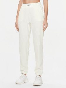 Guess Spodnie dresowe Aislin V4RB01 KC2T0 Biały Regular Fit. Białe spodnie dresowe Guess, xl, z aplikacjami, z dresówki. Za 239,99 zł.