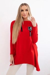 Bluza oversize z asymetrycznymi bokami czerwona. Czerwone bluzy KESI, l, bez wzorów, z bawełny, bez kaptura. Za 209,11 zł.