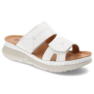Białe Klapki Armodo Stylowe Wsuwane Obuwie Damskie. Białe klapki Armodo, bez wzorów, ze skóry ekologicznej, bez obcasa, na koturnie. Za 229,00 zł.