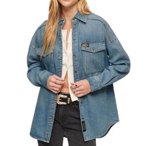 Damska koszula dżinsowa oversize Superdry. Niebieskie koszule Superdry, m, z aplikacjami, z bawełny, bez kołnierzyka, bez ramiączek. Za 310,50 zł.
