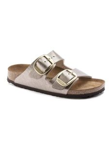 Birkenstock Klapki "Arizona Big Buckle" w kolorze jasnoróżowym rozmiar: 35. Różowe klapki Birkenstock, bez wzorów, z otwartym noskiem, bez obcasa. Za 454,95 zł.