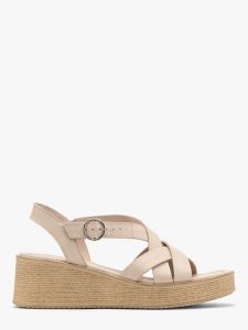 Beżowe sandały na koturnie. Brązowe sandały Ryłko, bez wzorów, ze skóry, bez obcasa, na koturnie, bez zapięcia. W wyprzedaży za 199,99 zł.