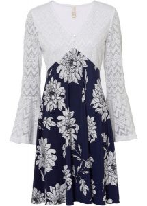 Rozkloszowana sukienka z dżerseju. Brązowe sukienki bonprix, z aplikacjami, z dżerseju, boho, bez kołnierzyka, bez ramiączek, rozkloszowane. Za 77,99 zł.