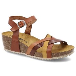 Sandały damskie HEE, na koturnie skórzane na sprzączkę wygodne codzienne, brązowe, 25001. Brązowe sandały Hee, z aplikacjami, bez obcasa, na koturnie, bez zapięcia. Za 189,00 zł.