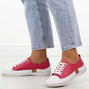 Fuksja skórzane półbuty damskie T.Sokolski 8260. Czerwone półbuty Sokolski, na jesień, bez wzorów, z jeansu, z okrągłym noskiem, bez obcasa, na płaskiej podeszwie, bez zapięcia. Za 299,00 zł.