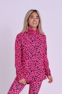 Koszulka termoaktywna Hotel California Pink Leopard damska, wysoki dekolt. Czerwone koszule nocne OOSC, bez wzorów, z materiału, bez ramiączek. Za 294,99 zł.