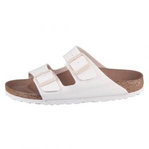 Klapki damskie Birkenstock Arizona. Białe klapki Birkenstock, bez wzorów, z materiału, bez obcasa. Za 439,00 zł.