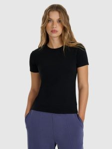 4F T-shirt z prążkowanej dzianiny z modalem damski - czarny S. Czarne t-shirty 4f, s, bez wzorów, z dzianiny, bez kołnierzyka, bez ramiączek. W wyprzedaży za 69,99 zł.