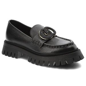 Czarne Mokasyny Chebello Modne Obuwie Damskie. Czarne półbuty CheBello, z aplikacjami, z jeansu, bez obcasa, bez zapięcia. Za 458,99 zł.