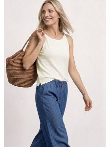 Street One Top w kolorze kremowym rozmiar: 38. Brązowe topy Street One, z aplikacjami, street, bez kołnierzyka, bez ramiączek. Za 94,38 zł.