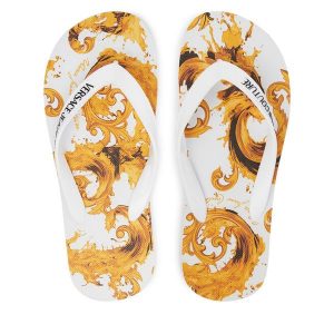 Japonki Versace Jeans Couture. Białe klapki Versace Jeans Couture, bez wzorów, z jeansu, bez obcasa. Za 269,99 zł.