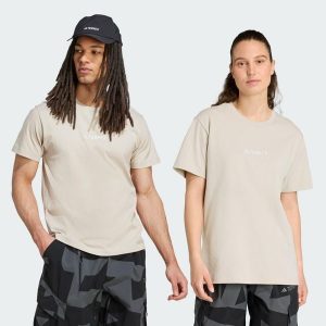 Koszulka Terrex Signature AOP Graphic. Brązowe bluzki ADIDAS, xs, bez wzorów, z bawełny, sportowe, bez kołnierzyka, bez ramiączek. W wyprzedaży za 101,32 zł.