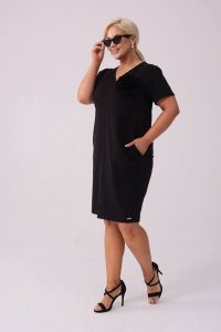 Czarna sukienka Eloise - Casualowa Elegancja PLUS SIZE XXL LATO. Czarne sukienki Moda Size Plus Iwanek, na co dzień, na lato, l, bez wzorów, z bawełny, eleganckie, bez kołnierzyka, plus size, bez ramiączek, mini, oversize. Za 249,90 zł.