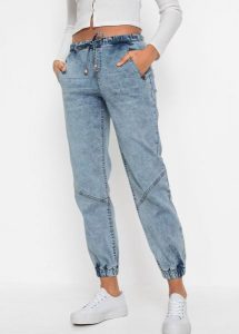 Dżinsy jogger mid waist, ze stretchem. Niebieskie jeansy bonprix, bez wzorów, z jeansu. Za 139,99 zł.