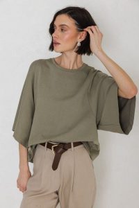 T-SHIRT LUNA OLIWKA M - Flawless. T-shirty Flawless, m, bez wzorów, z bawełny, bez kołnierzyka, bez ramiączek. Za 259,00 zł.