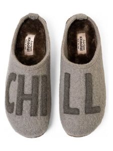 Living Kitzbühel Kapcie "Chill" w kolorze szarym rozmiar: 38. Szare kapcie Living Kitzbühel, bez wzorów, z materiału. Za 174,95 zł.