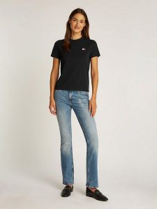 TOMMY JEANS Koszulka w kolorze czarnym rozmiar: M. Czarne bluzki Tommy Jeans, m, bez wzorów, z bawełny, bez kołnierzyka, bez ramiączek. Za 153,71 zł.
