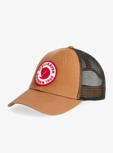 Czapka z daszkiem Fjallraven 1960 Logo Långtradarkeps. Brązowe czapki Fjällräven, bez wzorów, z bawełny. Za 149,99 zł.