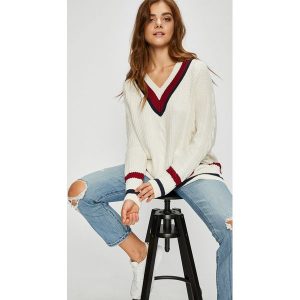 Tommy Jeans - Sweter. Swetry klasyczne marki Tommy Jeans. W wyprzedaży za 379,90 zł.