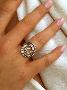 DI GIORGIO Srebrny pierścionek z cyrkoniami rozmiar: 56. Szare pierścionki DI GIORGIO, z cyrkonią, srebrne. Za 108,99 zł.