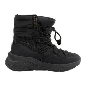 Śniegowce Damskie Lee Cooper LCJ-24-47-3156L czarne. Czarne buty zimowe z materiału, przed kolano, bez obcasa, bez zapięcia. Za 316,35 zł.