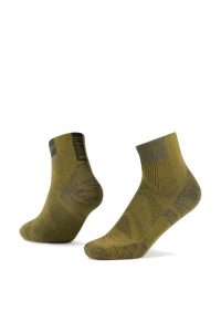 Skarpety do biegania Coolnet Quarter. Zielone skarpetki Buff, bez wzorów, z materiału. Za 99,99 zł.