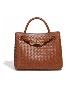 SUVRAI Torebka w kolorze jasnobrązowym - 30 x 23 x 13 cm rozmiar: onesize. Brązowe torebki klasyczne SUVRAI, bez wzorów, z materiału, przez ramię, bez dodatków. Za 130,99 zł.