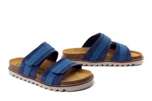DR. BRINKMANN 700572-05 blau, klapki damskie. Niebieskie klapki Dr. Brinkmann, bez wzorów, ze skóry, bez obcasa. Za 263,92 zł.