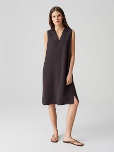 OPUS Sukienka w kolorze brązowym rozmiar: 36. Brązowe sukienki Opus, na co dzień, bez wzorów, bez kołnierzyka, bez ramiączek, midi, proste. Za 187,99 zł.