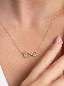 Lodie Silver Naszyjnik z elementem ozdobnym - dł. 45 cm rozmiar: onesize. Szare naszyjniki Lodie Silver, z cyrkonią, srebrne. Za 86,99 zł.