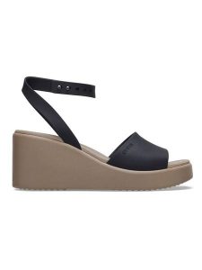 Crocs Sandały "Brooklyn" w kolorze czarnym na koturnie rozmiar: 39/40. Czarne sandały Crocs, bez wzorów, z otwartym noskiem, bez obcasa, na koturnie, bez zapięcia. Za 136,45 zł.