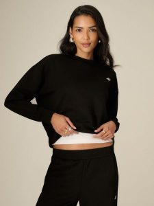 4F Bluza dresowa regular bez kaptura damska - czarna M. Czarne bluzy 4f, m, bez wzorów, z dresówki, bez kaptura. Za 159,99 zł.