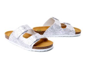 DR. BRINKMANN 700888-03 weiss, klapki damskie. Białe klapki Dr. Brinkmann, bez wzorów, bez obcasa. Za 165,67 zł.