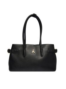 Patrizia Pepe Torebka 8B0305/L162 Czarny. Czarne kuferki Patrizia Pepe, bez wzorów, ze skóry, bez dodatków. Za 1 709,00 zł.