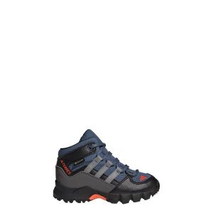 Buty Terrex Mid GORE-TEX Hiking. Brązowe buty trekkingowe ADIDAS, z gore-texu, bez zapięcia. W wyprzedaży za 303,20 zł.