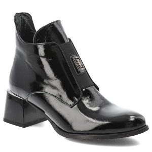 Czarne Botki Armodo Stylowe Lakierowane Obuwie Damskie. Czarne botki Armodo, bez wzorów, z lakierowanej skóry, bez obcasa, na obcasie, bez zapięcia. Za 373,99 zł.