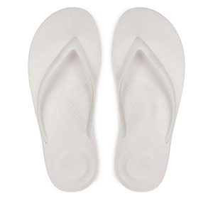 Japonki FitFlop. Białe klapki FitFlop, bez wzorów, bez obcasa. Za 109,99 zł.