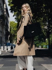 Maison héritage PARIS Skórzany shopper bag "Rise" w kolorze czarnym - 52 x 31 cm rozmiar: onesize. Czarne shopper bag Maison héritage PARIS, bez wzorów, z materiału, na ramię, bez dodatków. Za 434,99 zł.