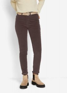 Spodnie sztruksowe skinny ze stretchem, z bawełny. Brązowe rurki bonprix, z bawełny. Za 129,99 zł.