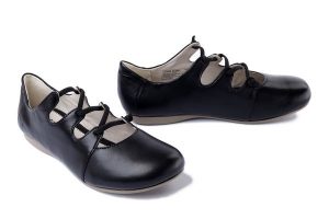 JOSEF SEIBEL 87204 971 600 Fiona 04 schwarz, półbuty damskie. Czarne półbuty Josef Seibel, na lato, bez wzorów, ze skóry, bez obcasa, bez zapięcia. Za 287,92 zł.