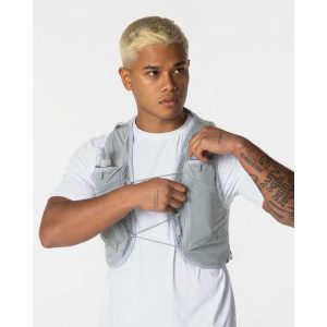 Kamizelka do biegania / Kamizelka nawadniająca – wiele przegród. Szare kamizelki HYSTRIDE, bez wzorów, bez kołnierzyka, bez ramiączek, bez kaptura. Za 195,00 zł.