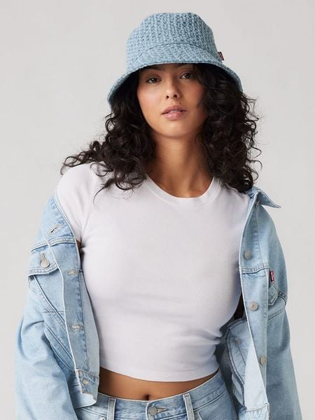 Levi's Kapelusz w kolorze błękitnym rozmiar: L. Niebieskie kapelusze Levi's®, bez wzorów, z materiału. Za 110,81 zł.
