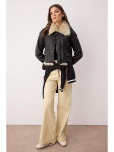 Trendyol Kurtka koszulowa w kolorze czarno-beżowym rozmiar: XL. Czarne kurtki Trendyol, xl, bez wzorów, bez kaptura. Za 157,35 zł.