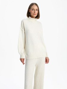 BGN Sweter w kolorze kremowym rozmiar: 40. Brązowe swetry oversize BGN, bez wzorów, ze splotem, bez ramiączek. Za 127,65 zł.