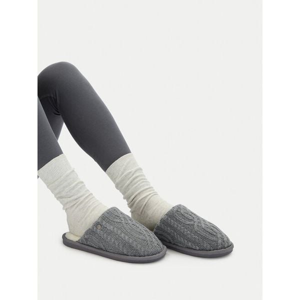 Kapcie G-Star. Szare kapcie G-Star, bez wzorów. Za 89,99 zł.